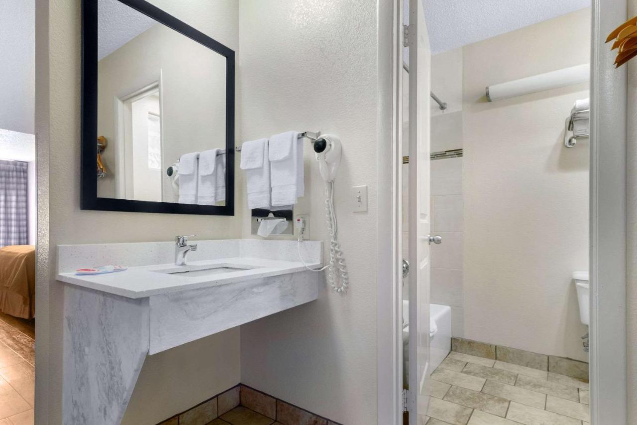Econo Lodge Inn & Suites Gatlinburg At The Convention Center מראה חיצוני תמונה