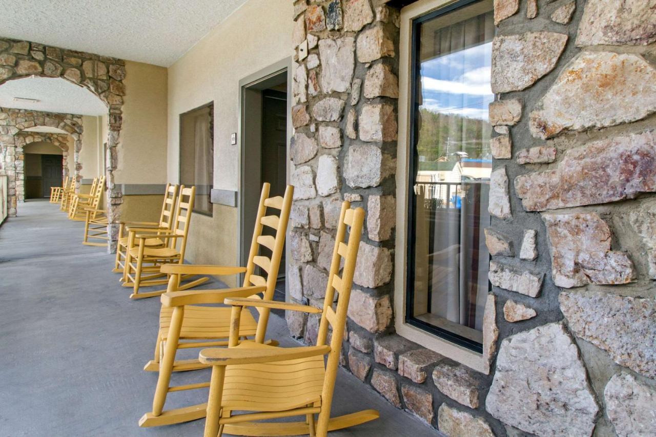 Econo Lodge Inn & Suites Gatlinburg At The Convention Center מראה חיצוני תמונה