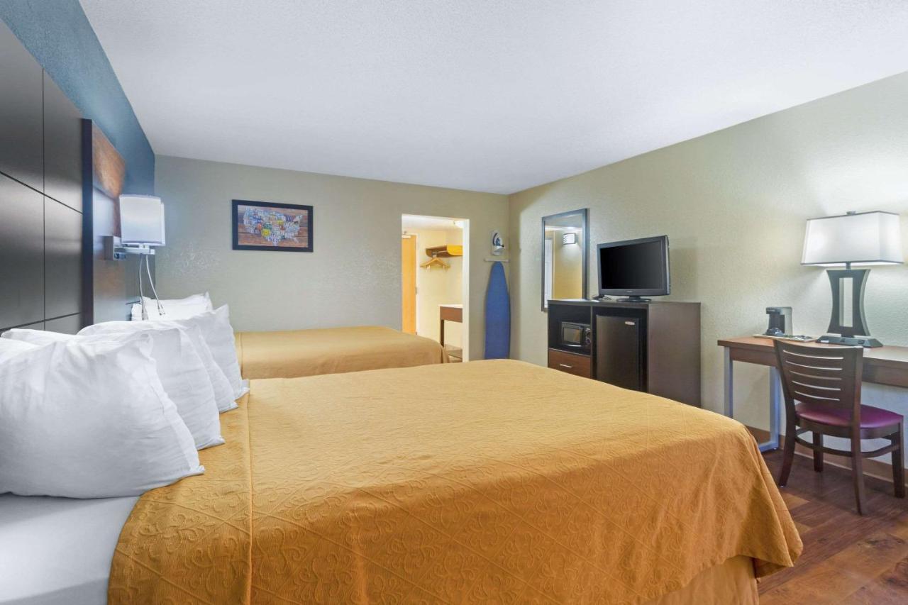 Econo Lodge Inn & Suites Gatlinburg At The Convention Center מראה חיצוני תמונה