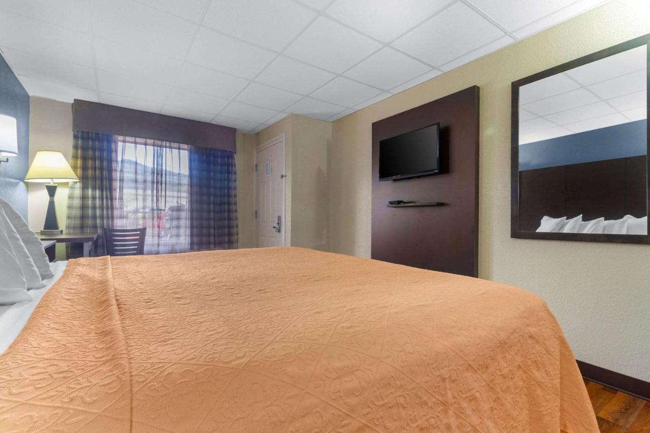 Econo Lodge Inn & Suites Gatlinburg At The Convention Center מראה חיצוני תמונה