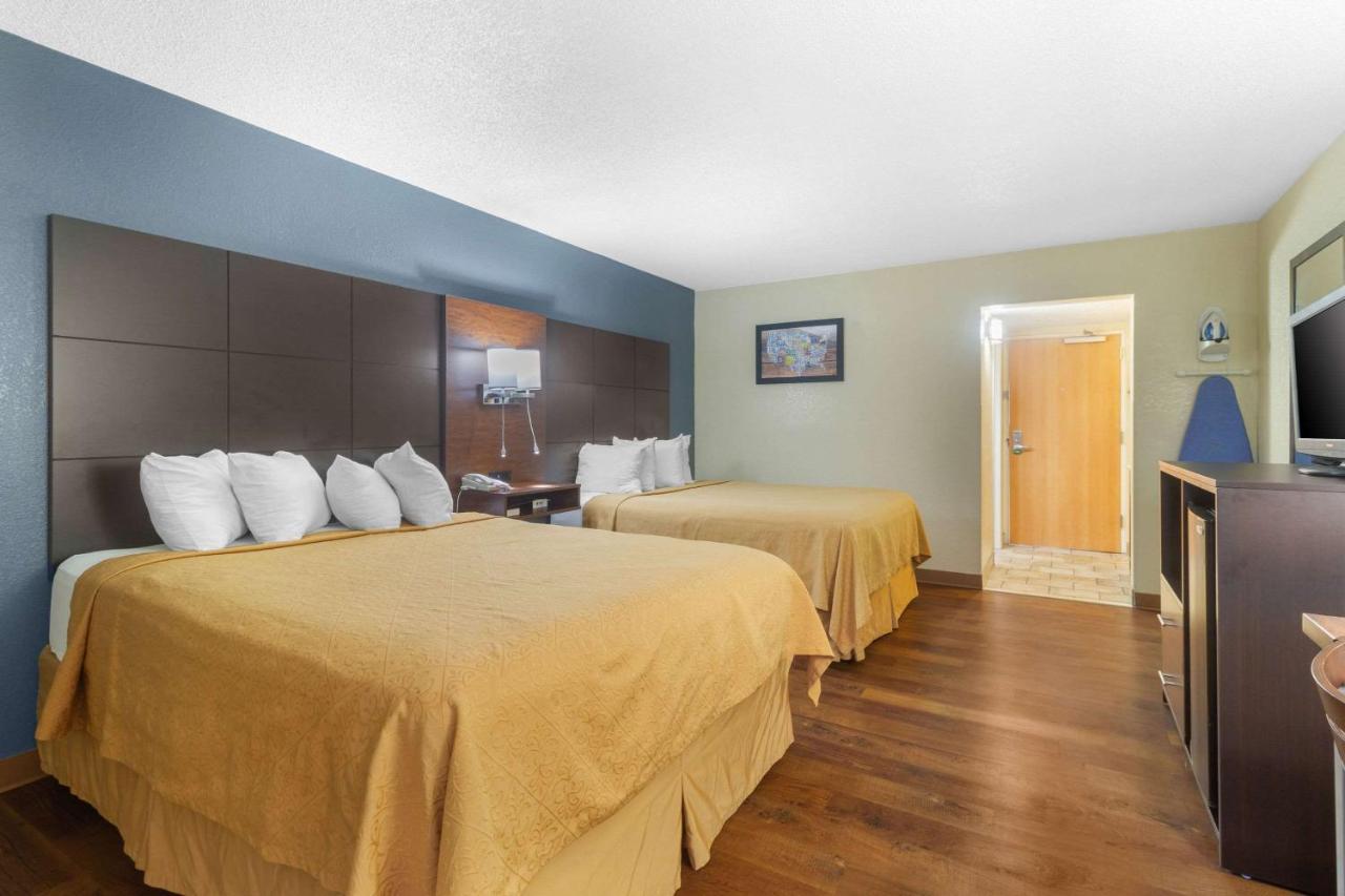 Econo Lodge Inn & Suites Gatlinburg At The Convention Center מראה חיצוני תמונה