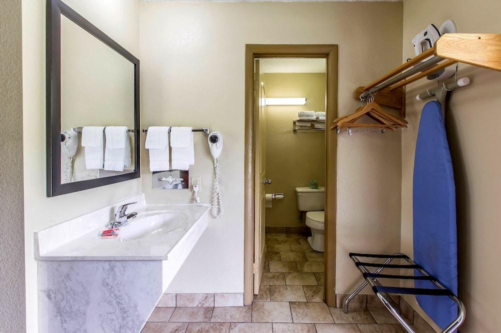 Econo Lodge Inn & Suites Gatlinburg At The Convention Center מראה חיצוני תמונה