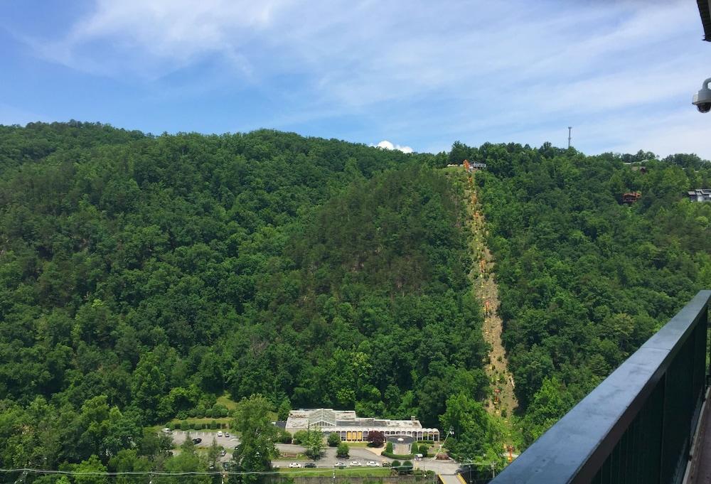 Econo Lodge Inn & Suites Gatlinburg At The Convention Center מראה חיצוני תמונה