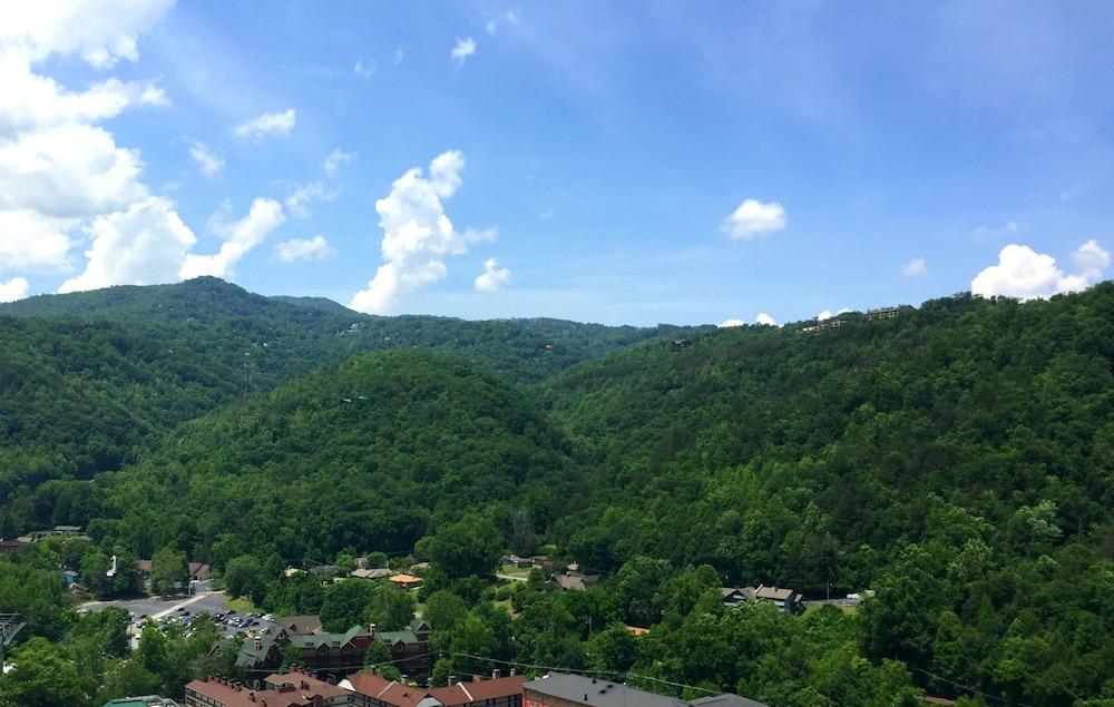 Econo Lodge Inn & Suites Gatlinburg At The Convention Center מראה חיצוני תמונה