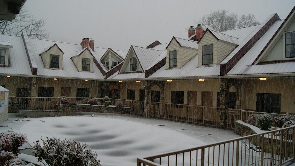 Econo Lodge Inn & Suites Gatlinburg At The Convention Center מראה חיצוני תמונה