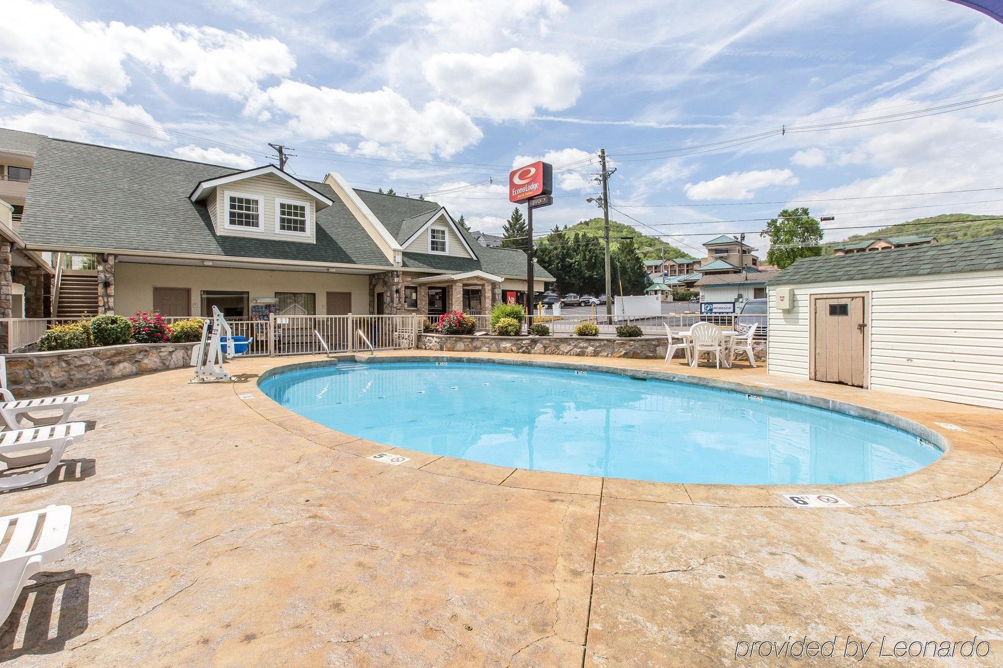 Econo Lodge Inn & Suites Gatlinburg At The Convention Center מראה חיצוני תמונה