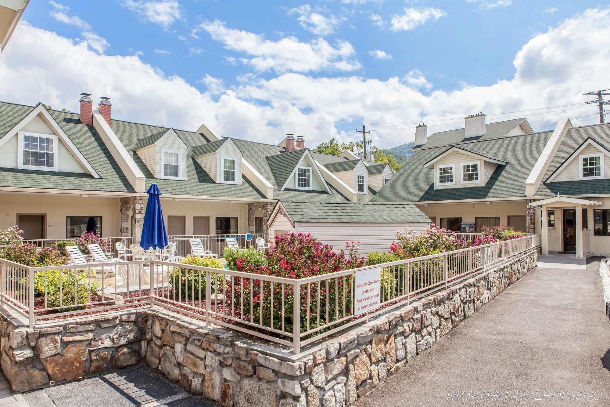 Econo Lodge Inn & Suites Gatlinburg At The Convention Center מראה חיצוני תמונה