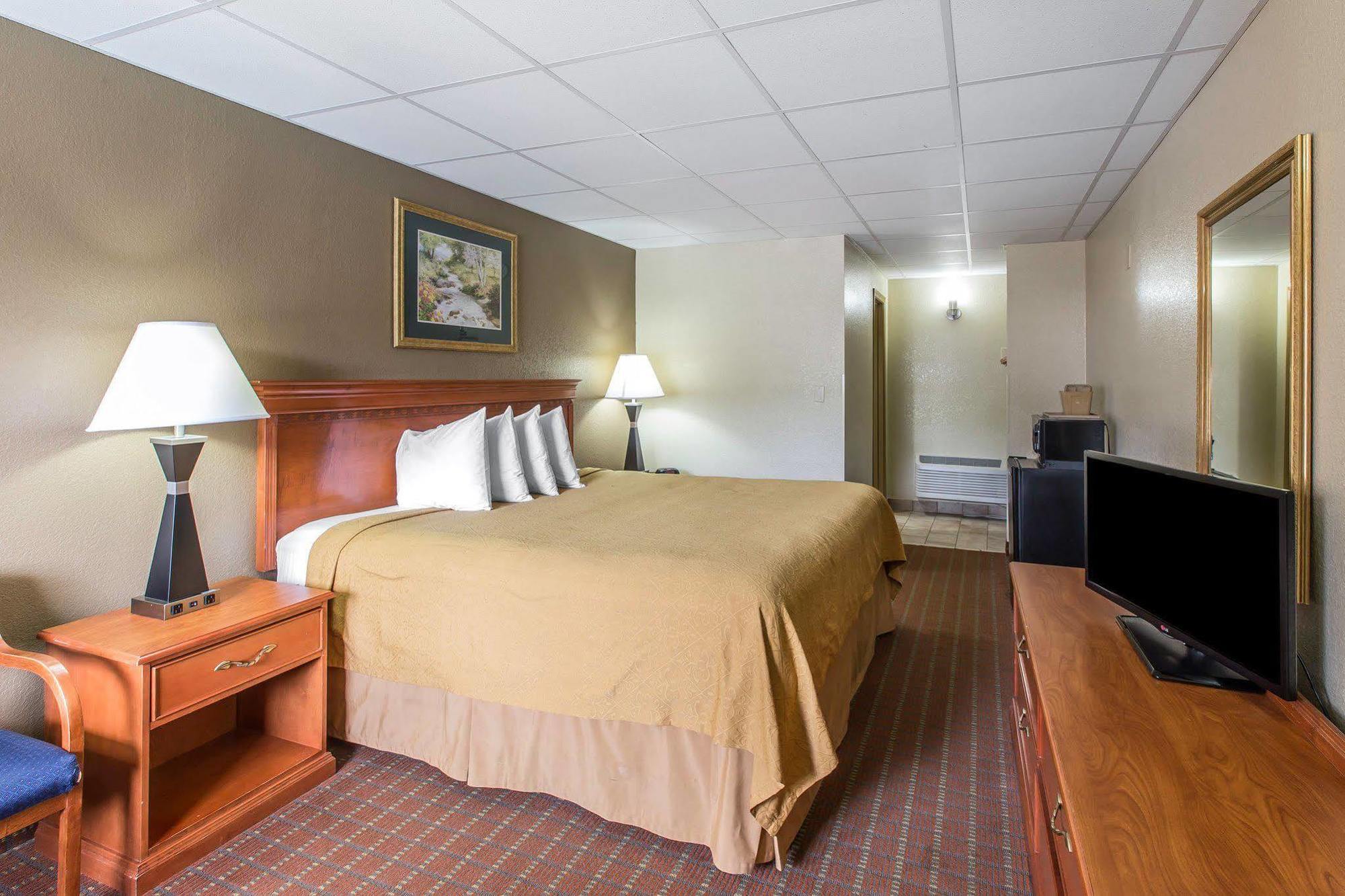 Econo Lodge Inn & Suites Gatlinburg At The Convention Center מראה חיצוני תמונה