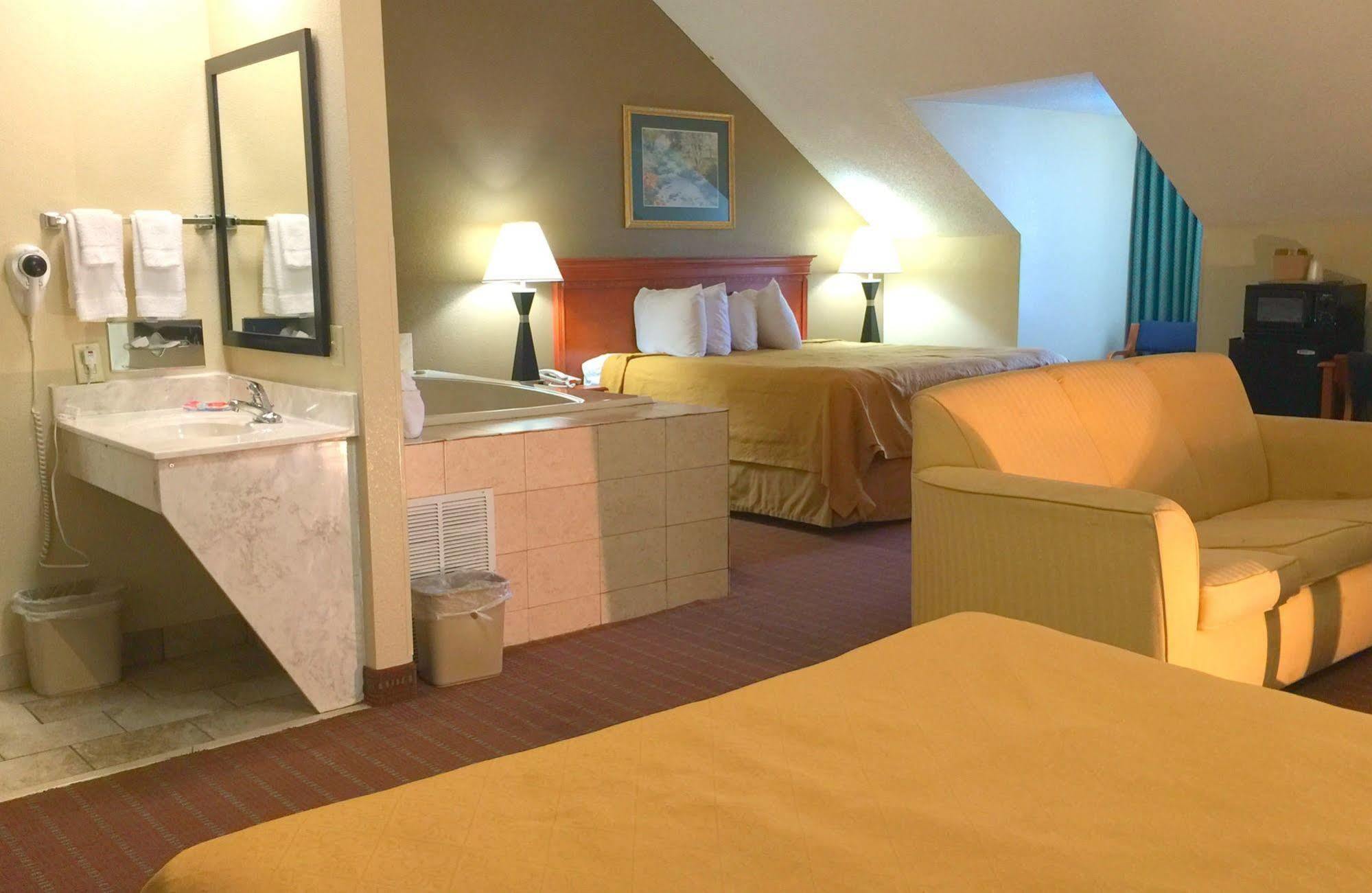 Econo Lodge Inn & Suites Gatlinburg At The Convention Center מראה חיצוני תמונה