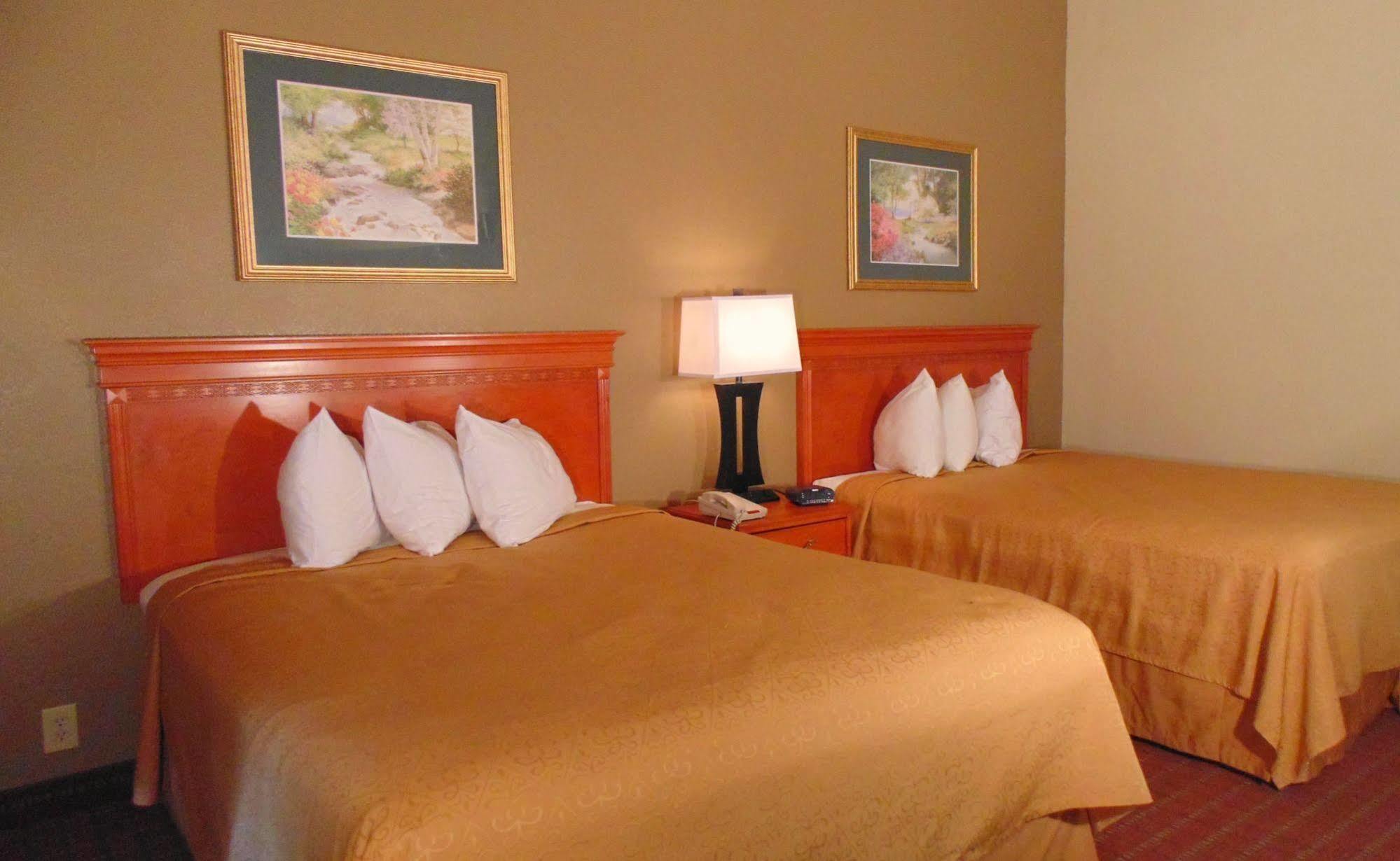 Econo Lodge Inn & Suites Gatlinburg At The Convention Center מראה חיצוני תמונה