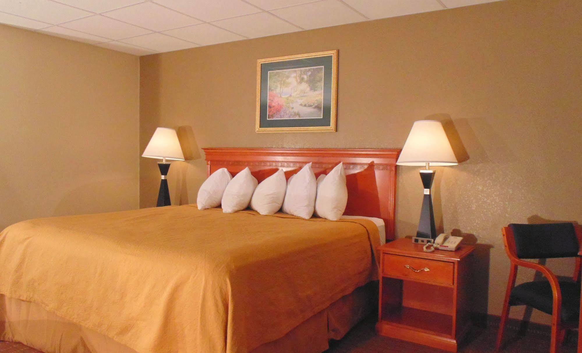 Econo Lodge Inn & Suites Gatlinburg At The Convention Center מראה חיצוני תמונה