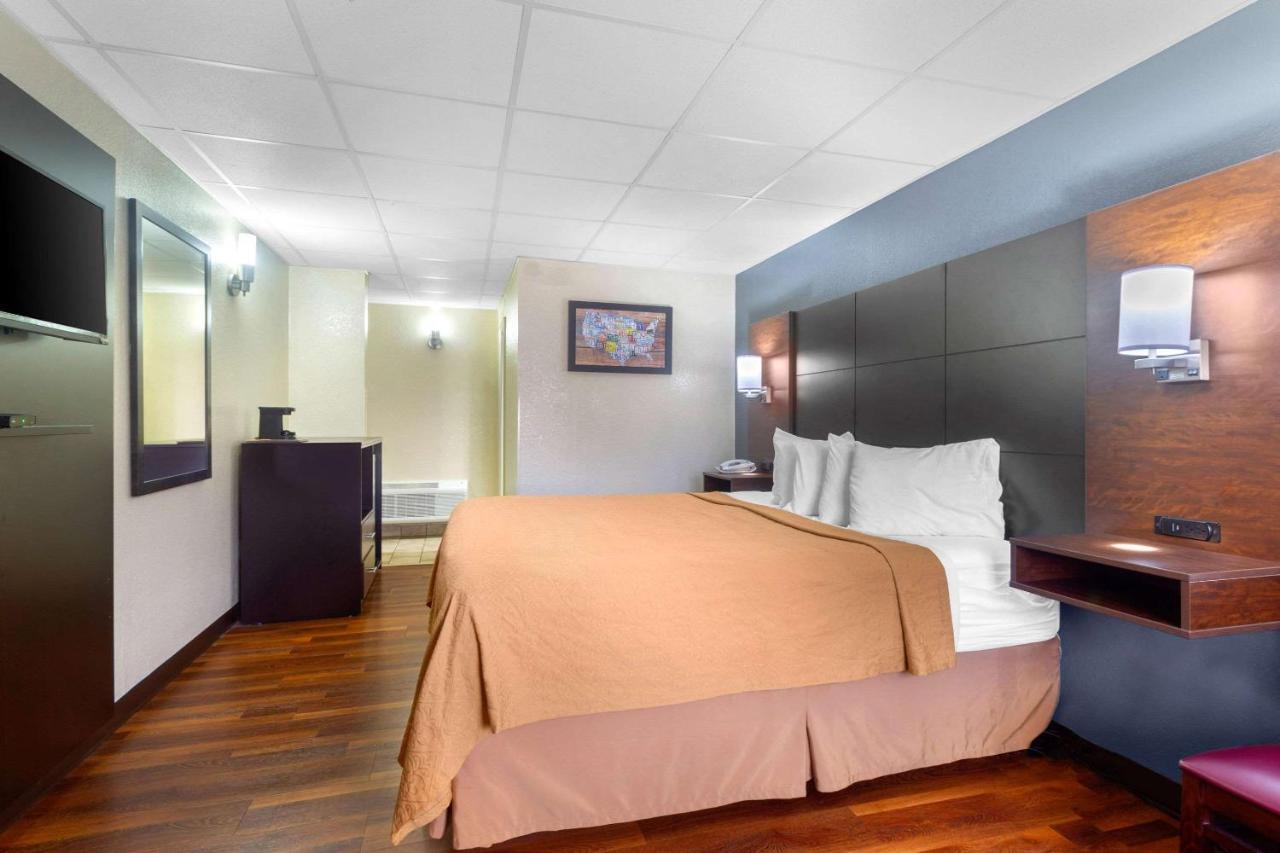 Econo Lodge Inn & Suites Gatlinburg At The Convention Center מראה חיצוני תמונה