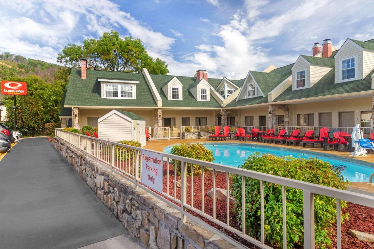 Econo Lodge Inn & Suites Gatlinburg At The Convention Center מראה חיצוני תמונה