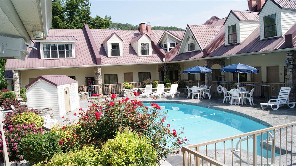 Econo Lodge Inn & Suites Gatlinburg At The Convention Center מראה חיצוני תמונה
